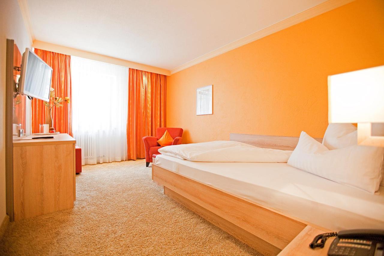 Hotel Krone Ohg แกร์ลิงเงน ภายนอก รูปภาพ