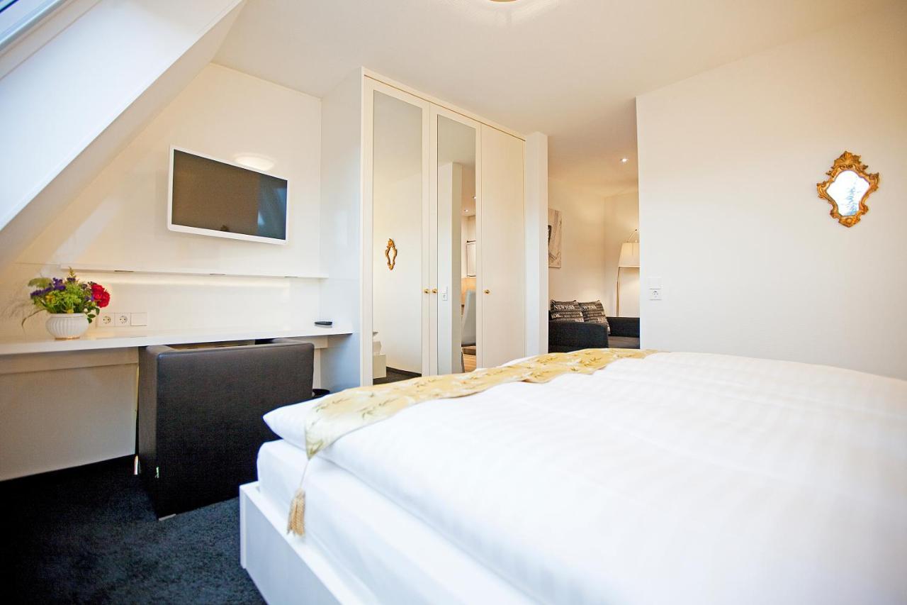 Hotel Krone Ohg แกร์ลิงเงน ภายนอก รูปภาพ