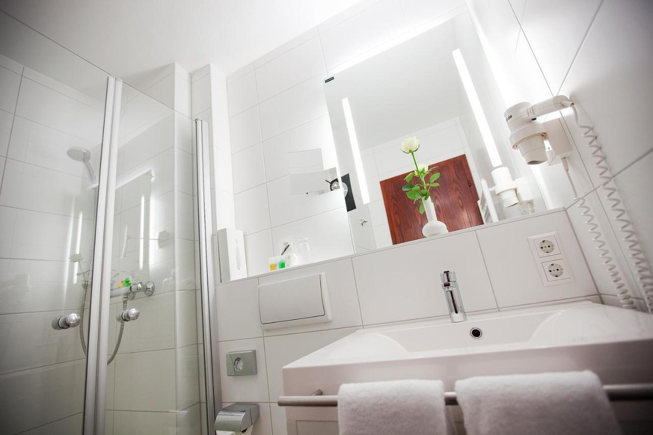 Hotel Krone Ohg แกร์ลิงเงน ภายนอก รูปภาพ