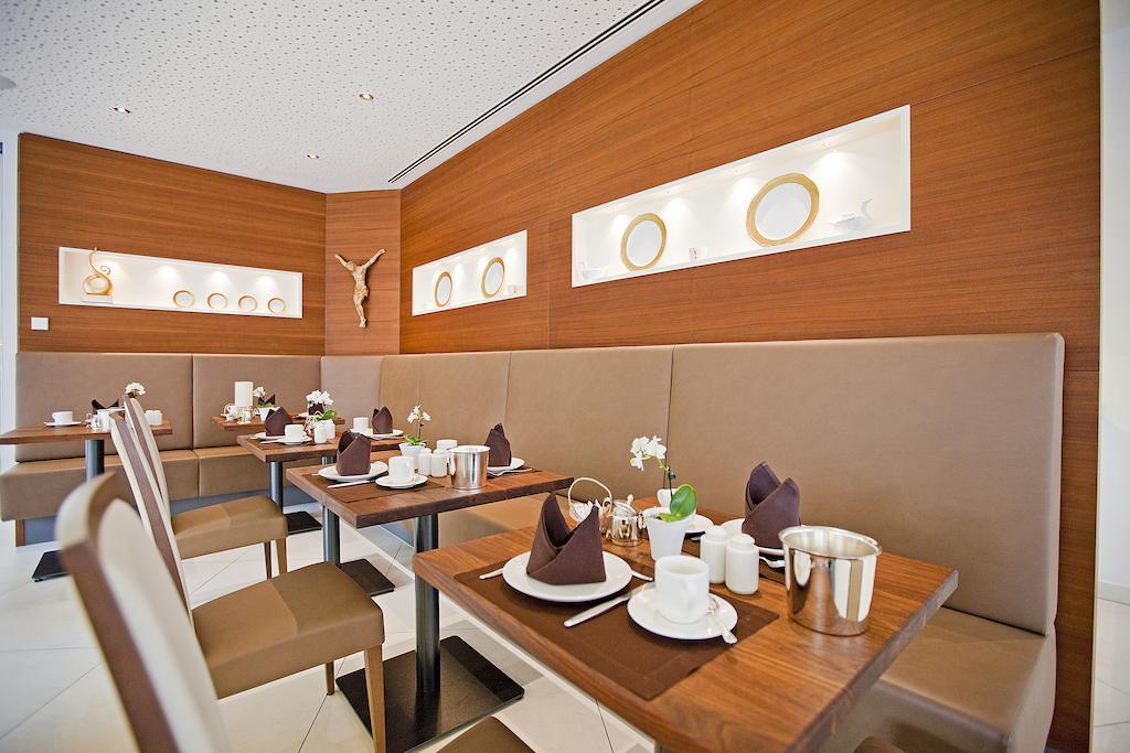Hotel Krone Ohg แกร์ลิงเงน ภายนอก รูปภาพ