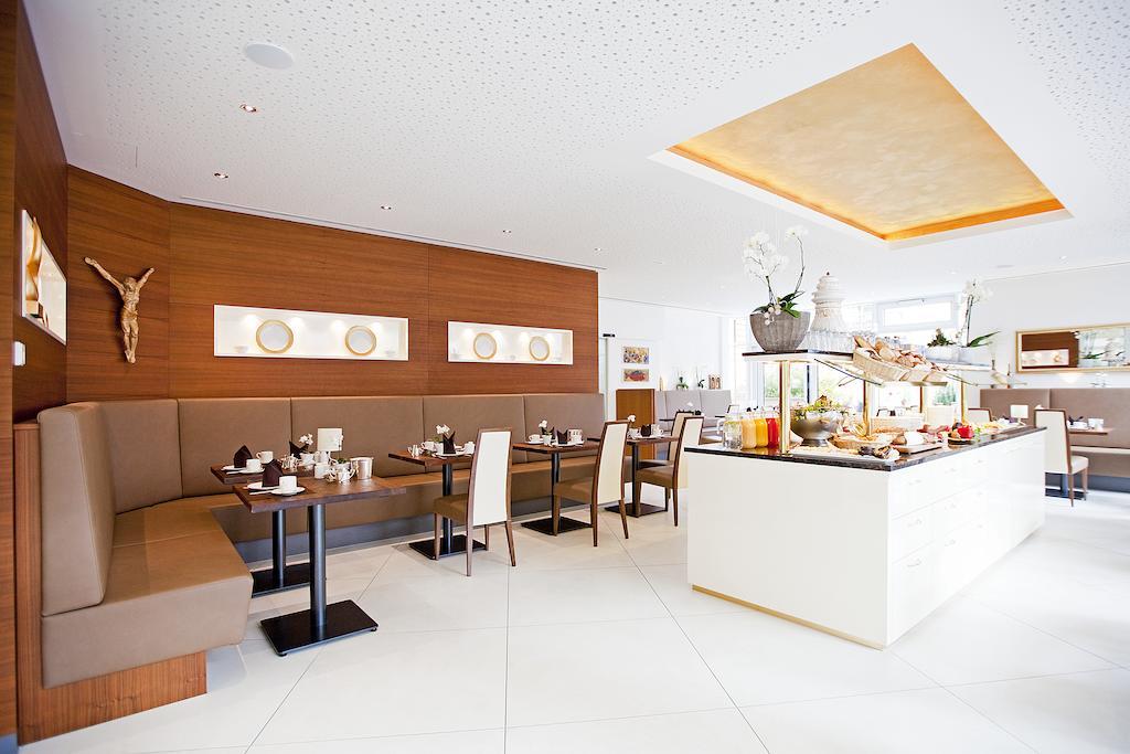 Hotel Krone Ohg แกร์ลิงเงน ภายนอก รูปภาพ