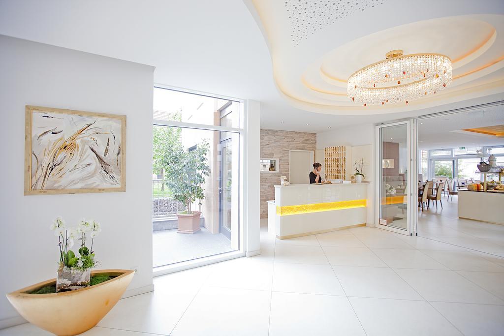 Hotel Krone Ohg แกร์ลิงเงน ภายนอก รูปภาพ