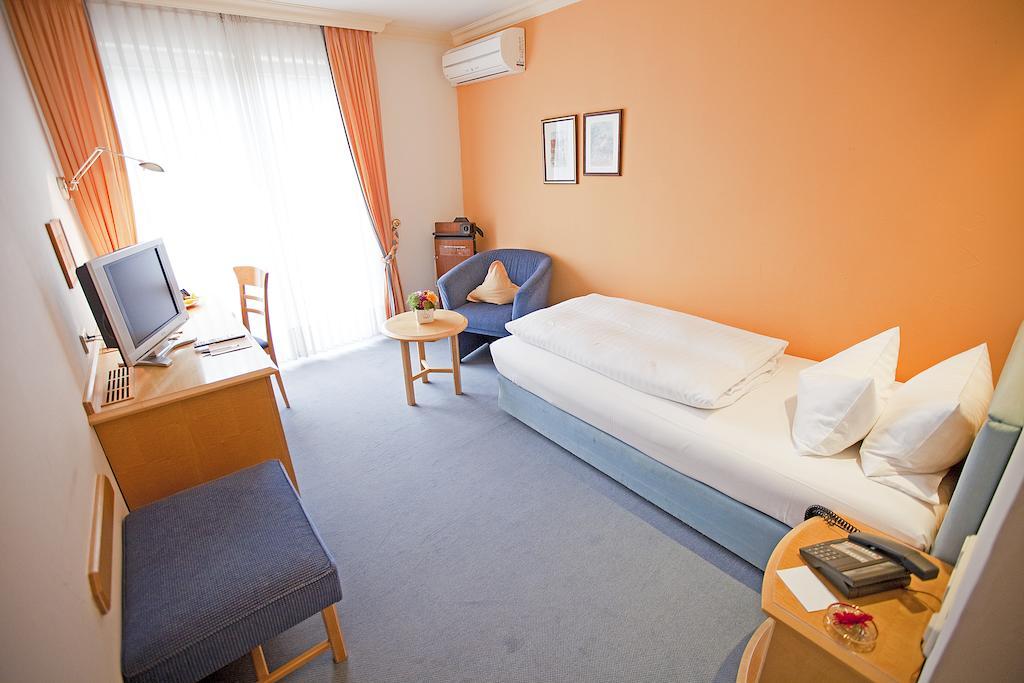 Hotel Krone Ohg แกร์ลิงเงน ห้อง รูปภาพ
