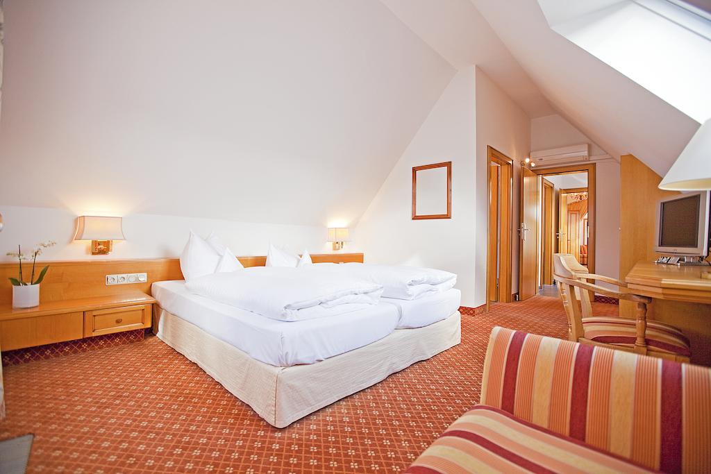 Hotel Krone Ohg แกร์ลิงเงน ห้อง รูปภาพ